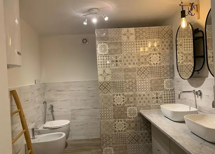 Al Campanaro, Romantic Retreat In The Village *